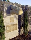 Kennedybrücke Bonn - bridge man replica.jpg