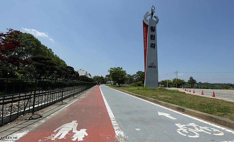 File:Korea DMZ Train 39 (14061922957).jpg