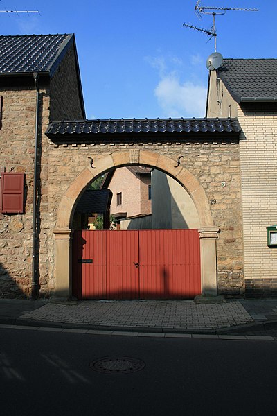 File:Kreuzau-Winden Denkmal-Nr. 74, Lehrer-Mainz-Straße 29 (1057).jpg