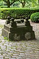 Deutsch: Kugeldenkmal im Schmuckgarten des Museums für Hamburgische Geschichte in Hamburg-Neustadt.