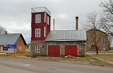 Paasvere valla Vabatahtliku Tuletõrjeühingu Laekvere pritsikuur, ehitatud 1934-1935. Ehitismälestis nr. 15704[11]