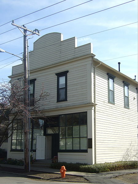 File:Lake Oswego Odd Fellows Hall.jpg