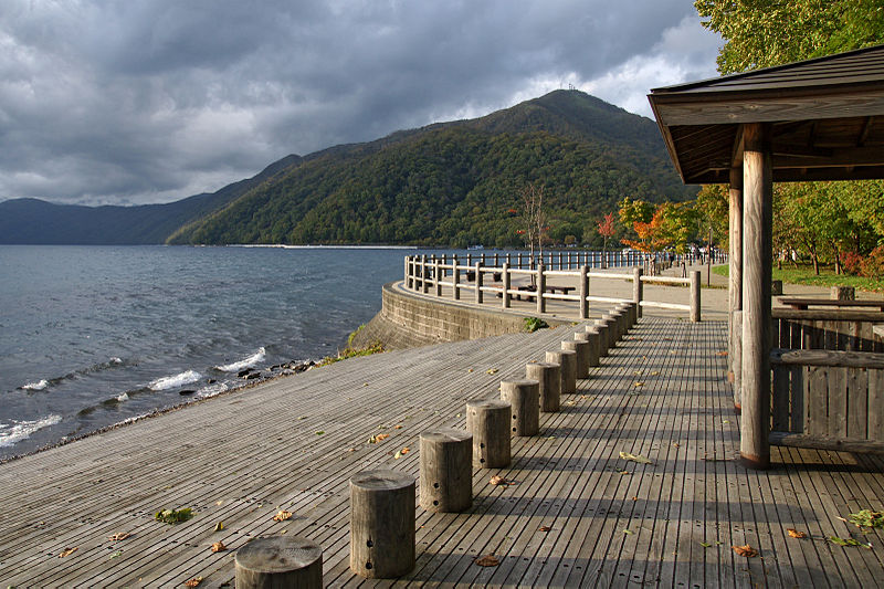 File:Lake Shikotsu Mt Monbetsu03n3200.jpg