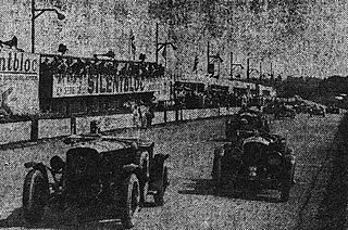 Race start - Brisson's Stutz ahead of Birkin Le depart des 24 Heures du Mans 1930.jpg