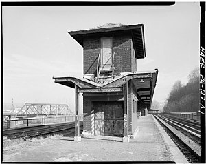 Железопътна линия Lehigh Valley, гара Easton, ъгъл на Canal Street и Smith Avenue на моста Third Street над река Lehigh, Easton, Northampton County, PA.jpg