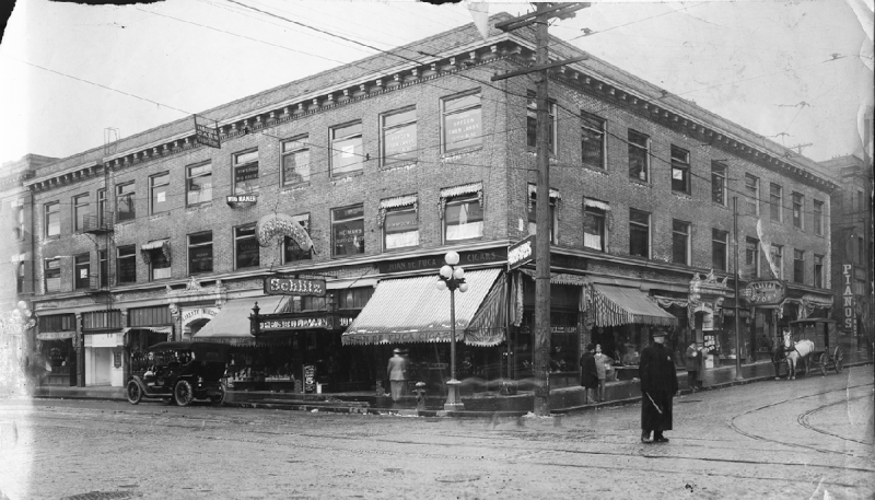 File:Liberty Building at 3rd & Union, 1911 (3328208243).gif