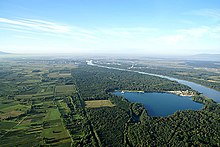 Burkheimer Baggersee mit Kieswerk