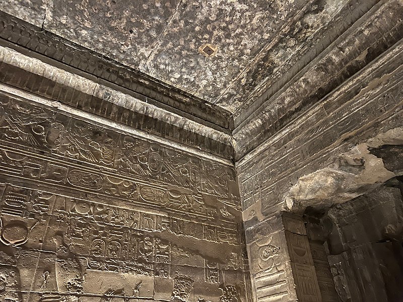 File:Luxor Temple 2022 15.jpg