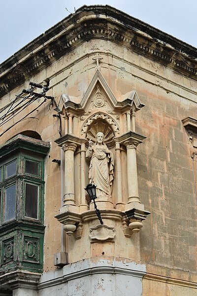 File:Main street niche in mosta.jpg