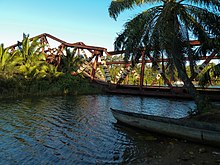 Manakara - collapsed bridge over Manakara river Manakara - collapsed bridge (2).jpg