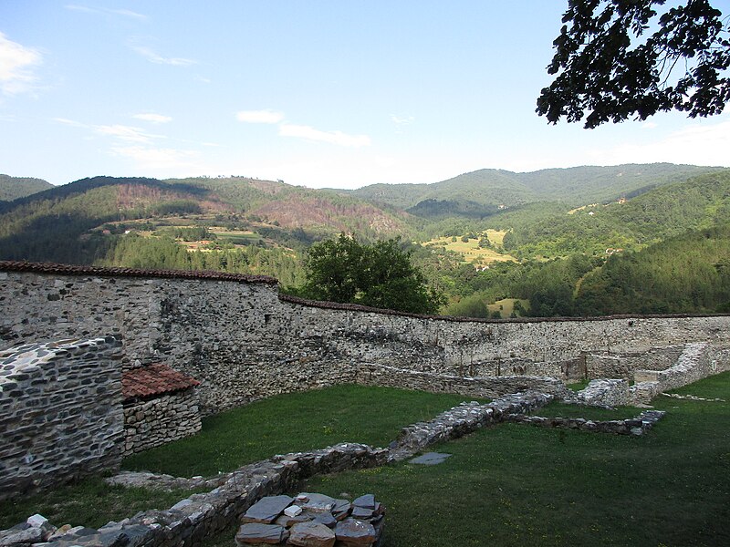 File:Manastir Studenica 44.jpg