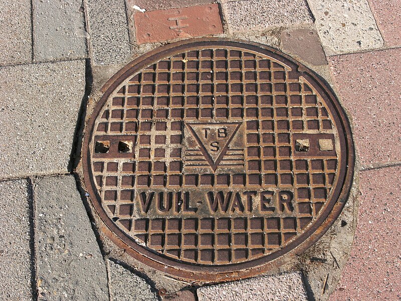 File:Manhole cover in Dronten 2.JPG