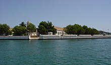 Careening wharf and storehouses built by the Royal Navy in the 1760s, Illa Pinto, Port Mahon, Menorca. Mao IllaPinto-BaseNaval.jpg