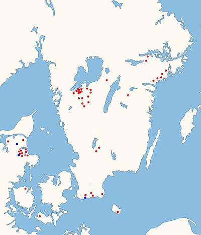 Map of Scandinavia; red dots show location of runestones, describing the deceased as a thegn. Blue dots indicate stones that mention the junior position "drengr".