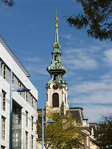 File:Mariahilferstraße Stiftskirche 1235.JPG