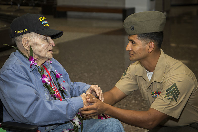 File:Marines greet WWII vet 150316-M-DP650-021.jpg