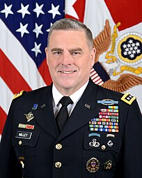 Mark A. Milley, US Army Chief of Staff depuis 2014, titulaire d'un Master Parachutist Badge (à noter également un brevet parachutiste français au-dessus de sa plaque patronymique).