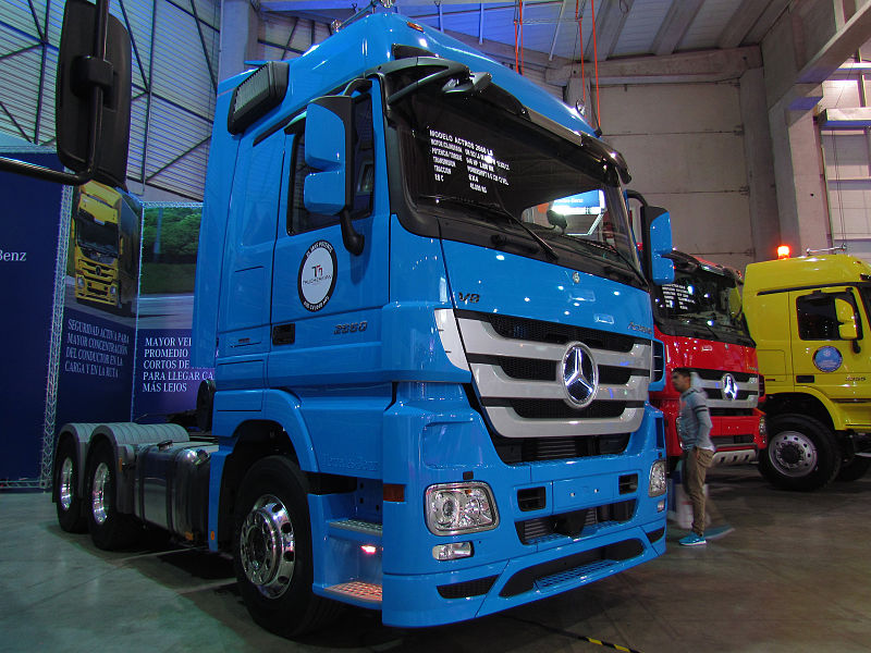 File:Mercedes Benz Actros 2660 LS V8 2014 (14091627330).jpg