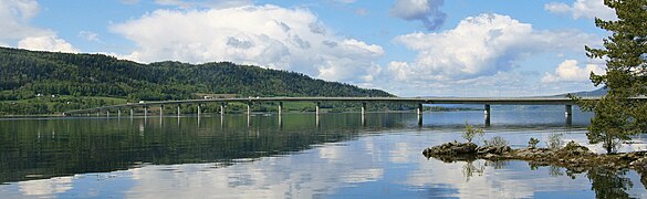 Road bridge across northern branch of Mjøsa