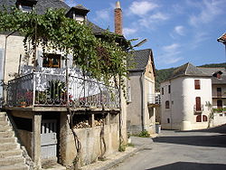 Monteils (Aveyron).jpg