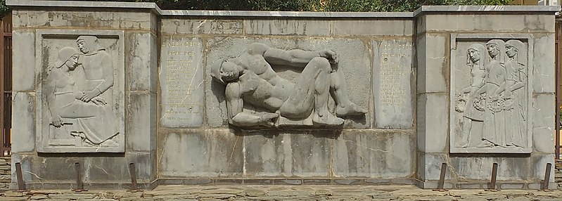 File:Monument aux morts de Banyuls-sur-Mer (cropped).jpg