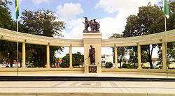 Monumento in onore dei combattenti della Guerra del Chaco.jpg