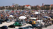 Eladó áru a Frühlingsfest kezdetére, 2010-ben