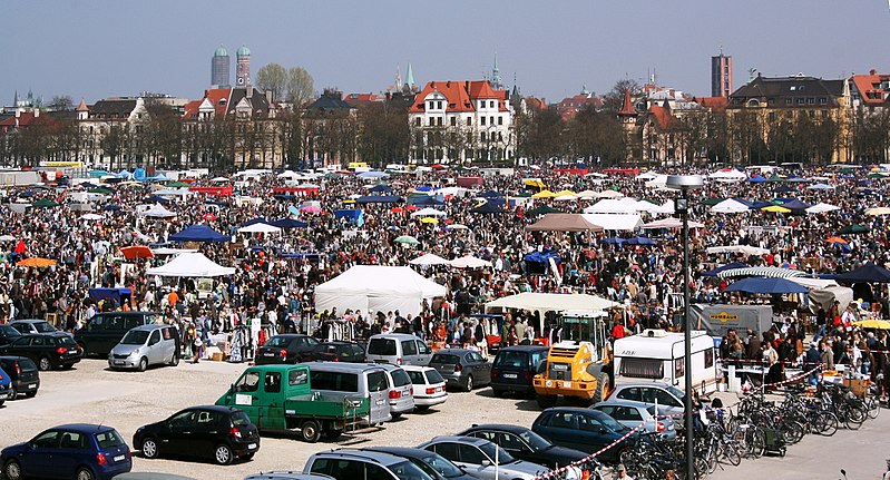 File:Munich-Theresienwiese-Flohmarkt.JPG