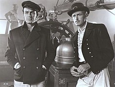 Avec Mark Stevens (à gauche), dans Mutinerie à bord (1952)