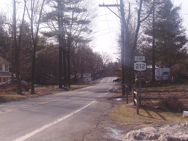 Signage denoting the western terminus of NY 212 at NY 28 in Mount Tremper