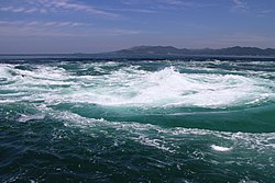 鳴門海峡の渦潮