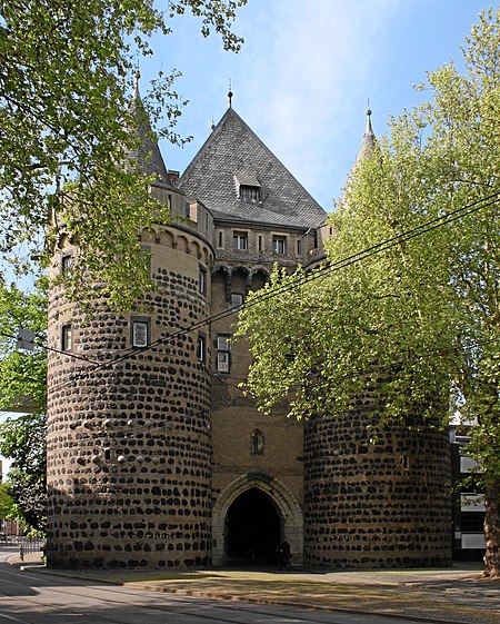 Neuss Obertor Landseite.JPG