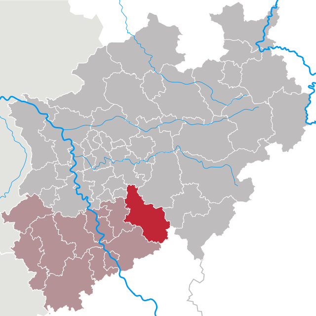 Amplasarea districtului Oberbergischer Kreis (roșu închis) în regiunea admin. Köln (roșu deschis) și în Renania de Nord - Westfalia