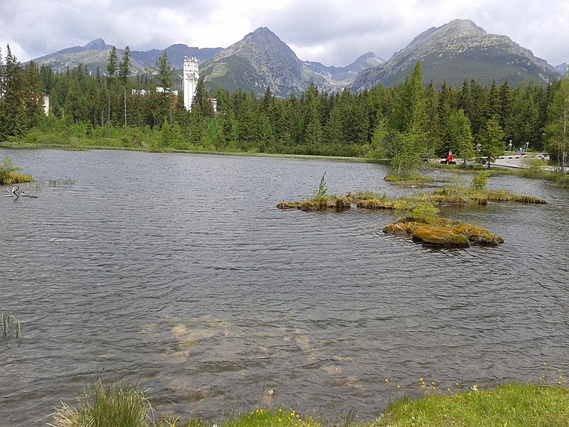 File:NoveStrbskePleso02.jpg