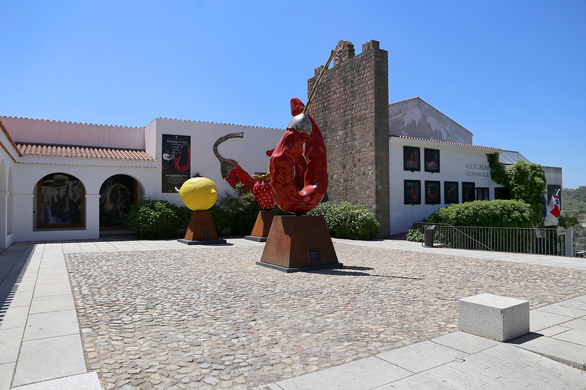 Nuoro, museo etnografico sardo, esterno 01.jpg