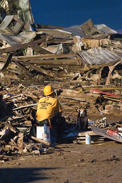 File:Oklahoma tornado relief (8790365876).jpg