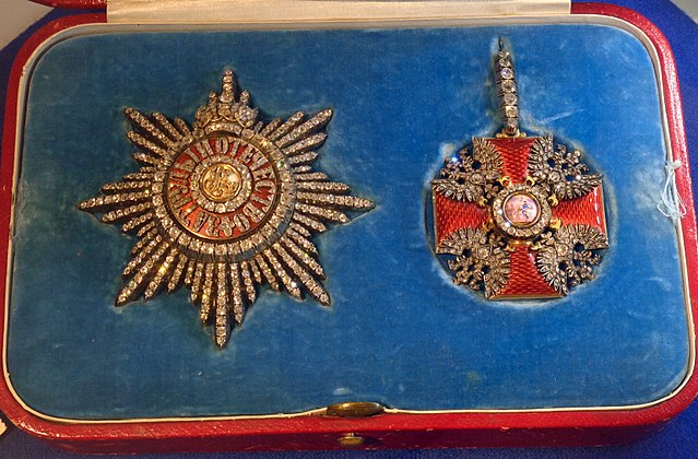 640px-Order_of_Saint_Alexander_Nevsky_with_diamonds_badge_star_%28Russian_Empire%29_-_Tallinn_Museum_of_Orders.jpg