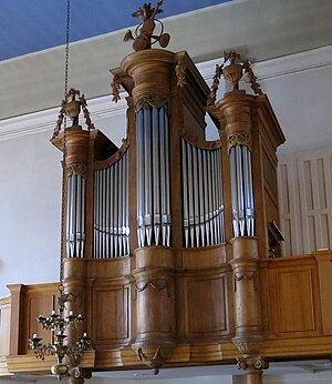 Orgel der Ev. Kirche Xanten (cropped).jpg