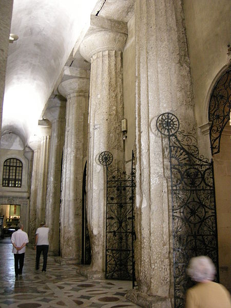 File:Ortigia, duomo, interno 05.JPG