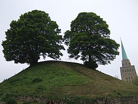 Oxford Castle motte in 2009 Oxford castle mound and Nuffield spire - geograph.org.uk - 1321116.jpg