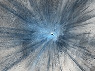 Svježi krater na 3,7° S I 53,4° J (19. studenog 2013.).