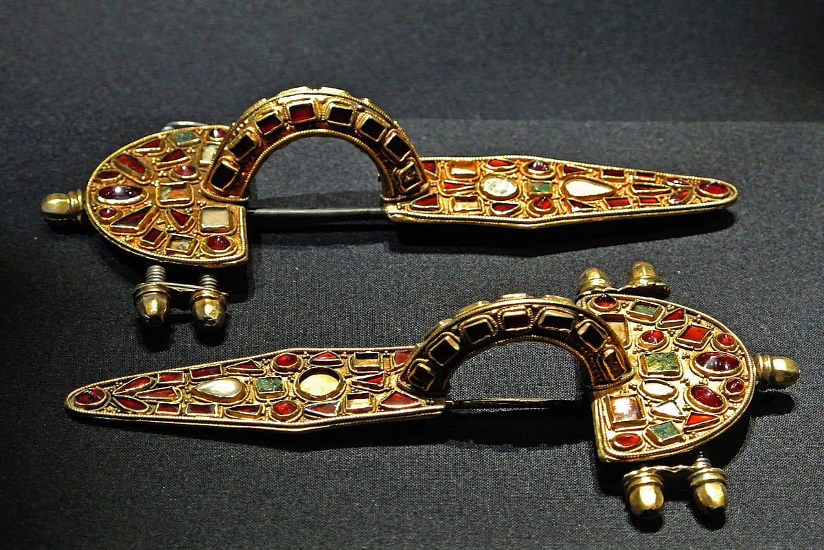 Medieval jewelry Wikipedia