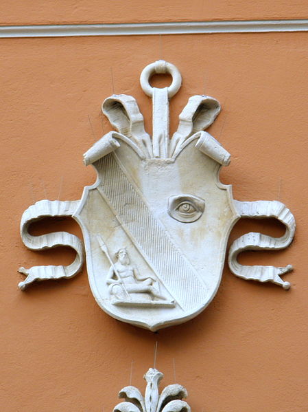 File:Palazzo di Giustizia, coat of arms in facade (Rovigo).jpg