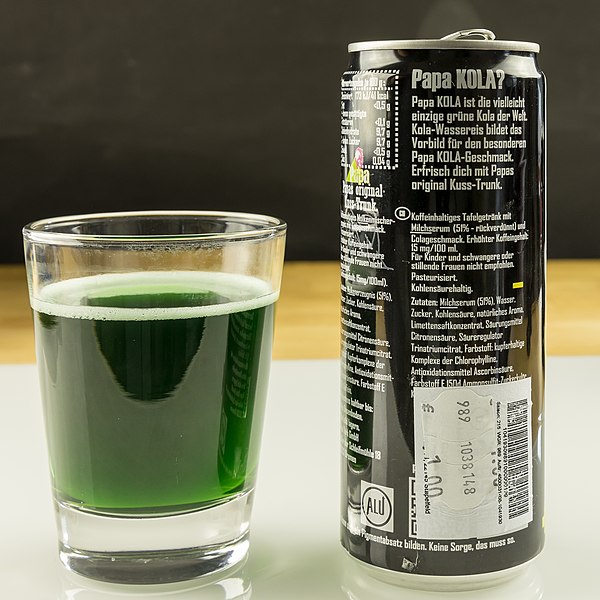 File:Papa Kola in a glas and the can-92223.jpg