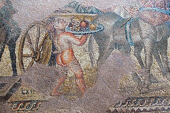 Detail: Triumph des Dionysos - Satyr Skirtos opfert Dionysos Früchte