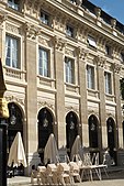 Pilaștri compoziți pe o fațadă a Galerie de Valois din Paris