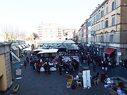 Parma, Piazza Ghiaia, mercato (2).jpg
