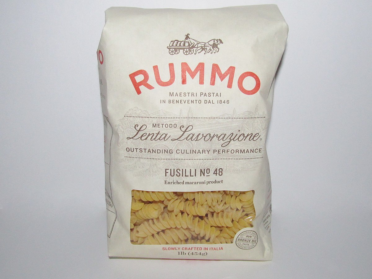 https://upload.wikimedia.org/wikipedia/commons/thumb/7/79/Pasta_Rummo_Fusilli_No_48.jpg/1200px-Pasta_Rummo_Fusilli_No_48.jpg