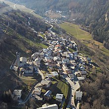 Le village de Peisey vu du dessus du Vanoise Express.