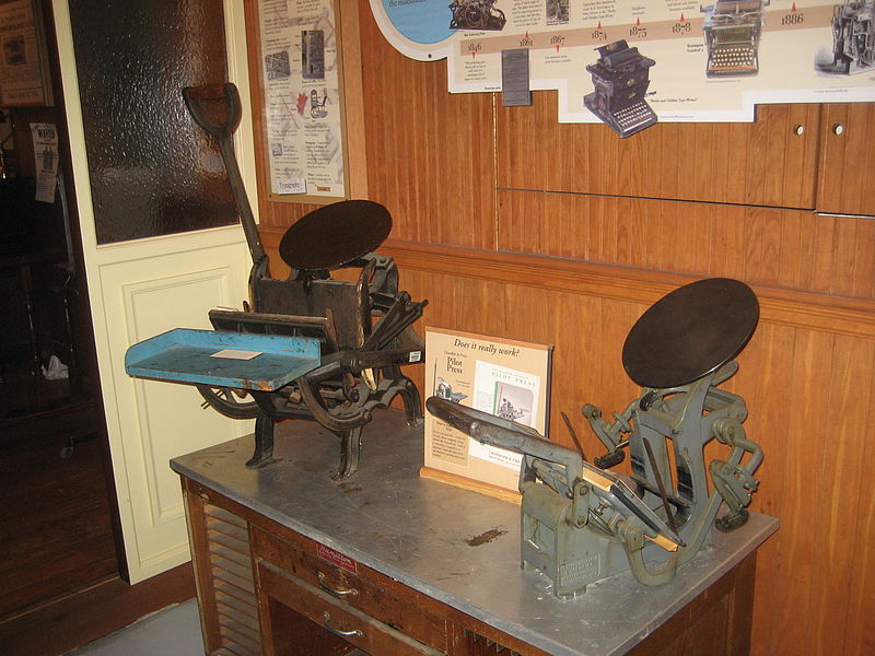 File:PensacolaCommerceMuseumAug2008PressTwoSmall.jpg